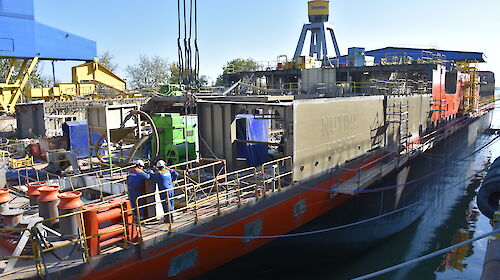 The Nuyina’s name panel is in place above the watertight hull, as other components of the superstructure (area above the hull) are being prepared for installation.