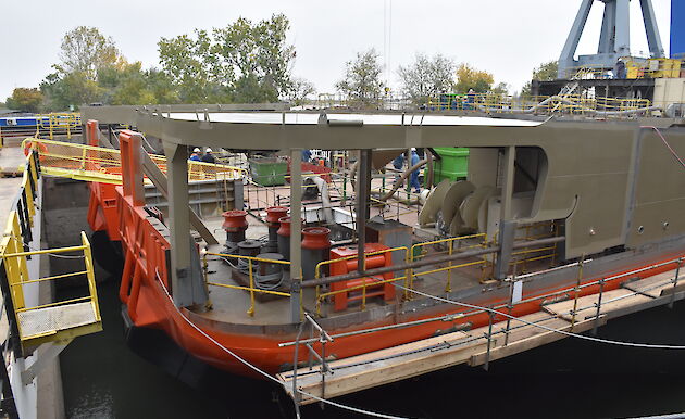 This photo shows the ship’s aft science deck with the starboard aft mooring station in the foreground.