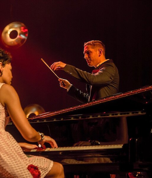 Conductor and pianist in concert