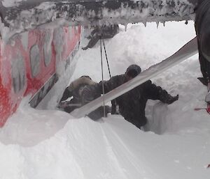 Digging out buried aircraft