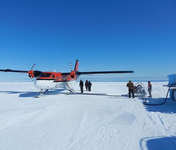 Refuelling a light aircraft