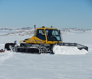 Groomer pushing snow