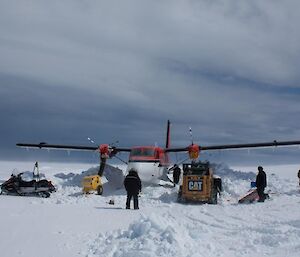 Digging out buried aircraft