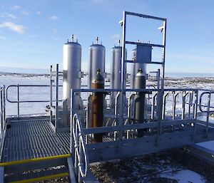 Four tall cylinders on a platform outside for meteorology’s hyrdogen upgrade