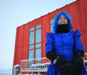 Relay for Life expeditioner dressed in bright blue with blue wig