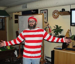 Quiz night host dressed as Wally from Where’s Wally