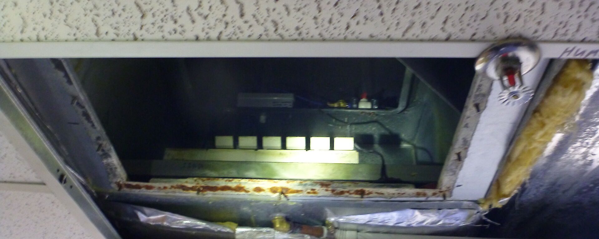 Humidifier unit in ceiling