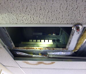 Humidifier unit in ceiling