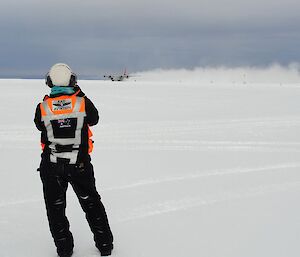 The LC130 arrives at the Casey ski landing area