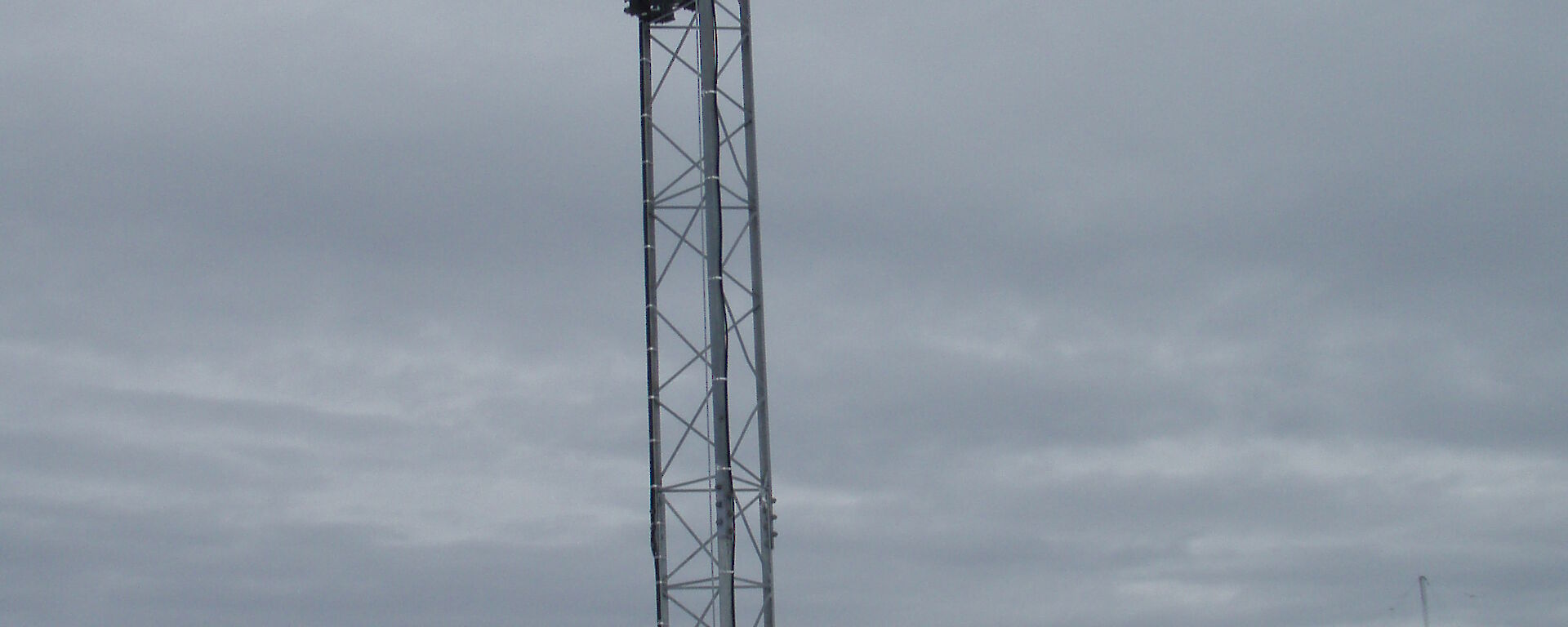 Jukka climbing radio mast