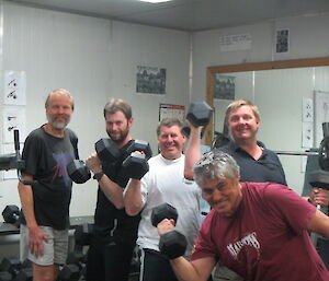The station leader and a number of winterer’s hitting the gym