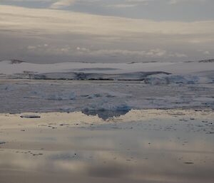 Picture of a Bay with relocation of the sky off the water