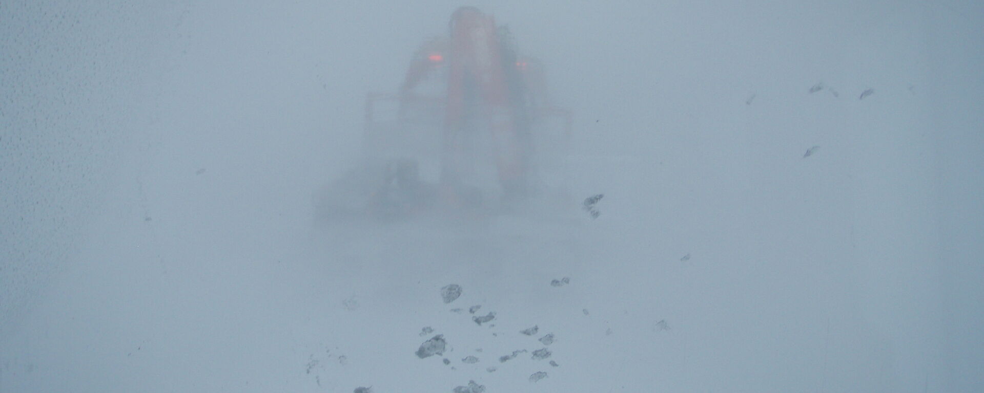 Reduced visibility of a red Hägglunds