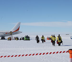Expeditioners arrive at Wilkins aerodrome