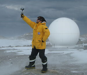 Dan Laban measuring measuring wind speed