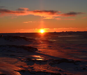 A solar pillar effect observed from a field hut in Antarctica