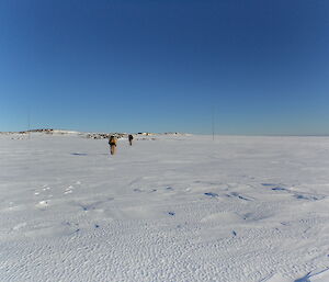 Two expeditioners walk back to the Wilkes Hilton