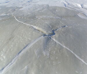 Fracture along the centre of an ice-dome