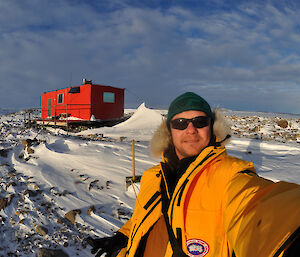 Pete Hargreaves with Robbos hut in the background