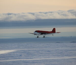 The Basler coming into land at Casey skiway