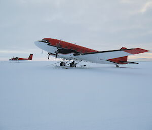 The Balser JKB and the Twin Otter KCS tied down at the Casey skiway following arrival