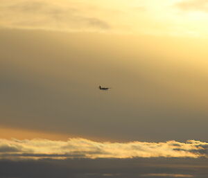 The Twin Otter KCS arrives at the Casey Skiway ready for summer work