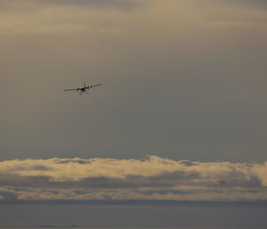 The Twin otter turns to come into the Casey skiway