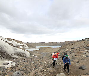 Expeditioners heading up from Deep Lake