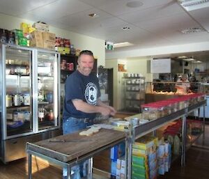 An expeditioner at the breakfast bar