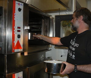 Davis Master-chef Competition — Craig puts his carrot cakes into the oven