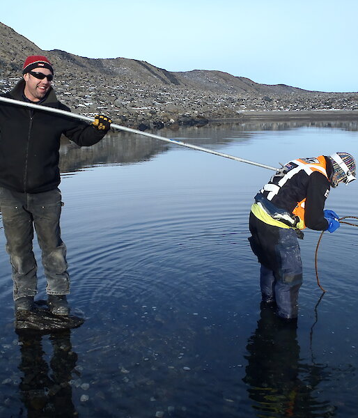 AGSOs in Lake Stinear recovering old science gear