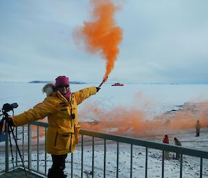 Davis expeditioner with smoke flare