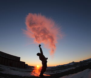 Hot water throwing at minus −30°C (image 3/6)