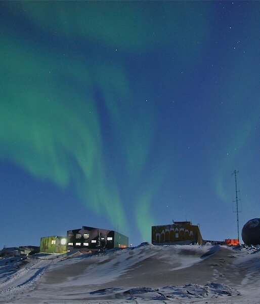 Aurora under the light of the full moon