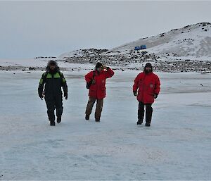 Travelling on foot to Deep Lake