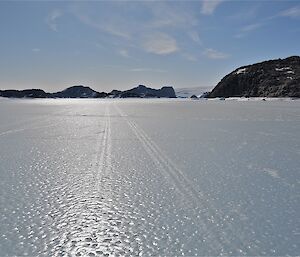 Hagg trackson-polished sea ice