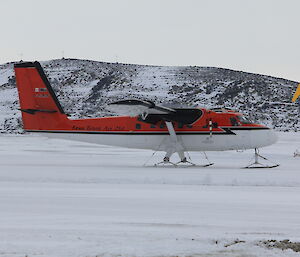 Twin Otter coming into Davis Oct 2012