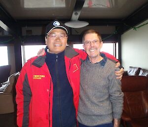 Australian expeditioner with his Chinese friend