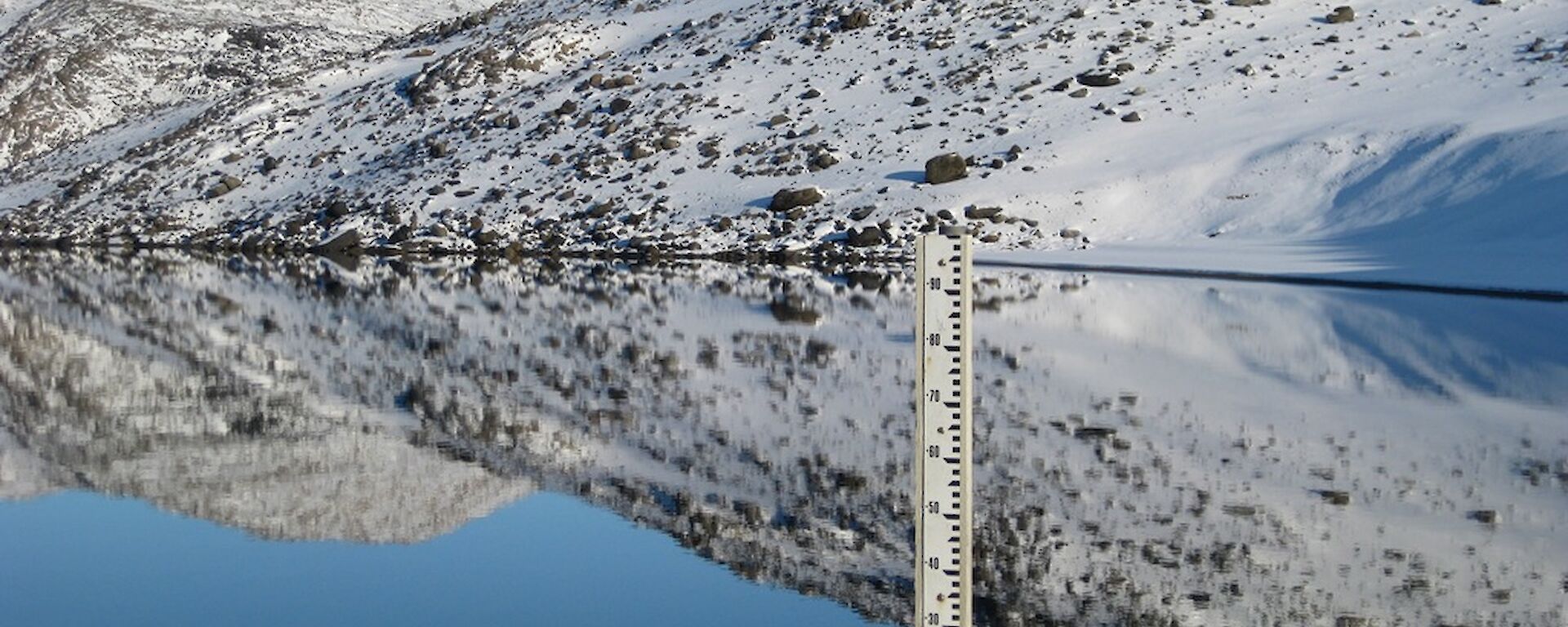 Photo of the depth gauge in Deep Lake