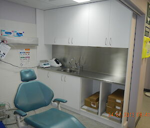 Photo of the dental chair and associated equipment