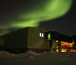 A bright aurora drifting above the Sleeping and Medical Quarters on station