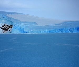 Blue ice of the Plateau meets sea ice