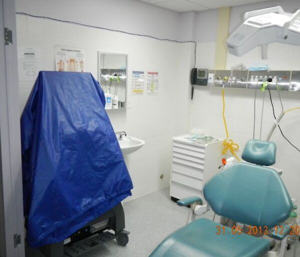 Photo of a dentist chair in the Davis medical facility