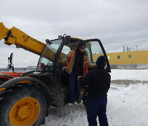 two expeditioners workng with the JCB