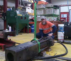 Expeditioner in the mechanical workshop