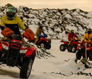 Expeditioners manoeuvring around obstacles