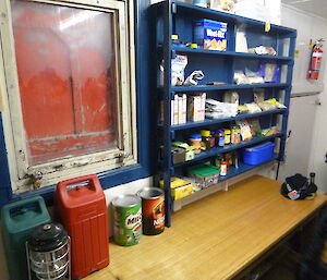 Photo showing a very clean and tidy hut
