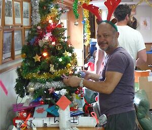 Col decorating the Christmas tree