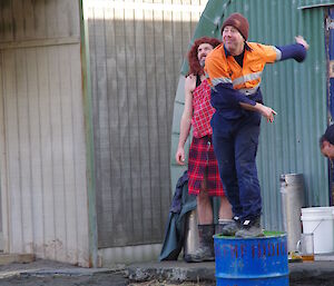 Tom tossing the haggis