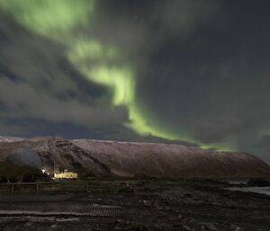 A streak of vivid green runs north-south over the plateau, so bright that with the long shutter speed, it looks like it’s happening in daylight. 30 June.